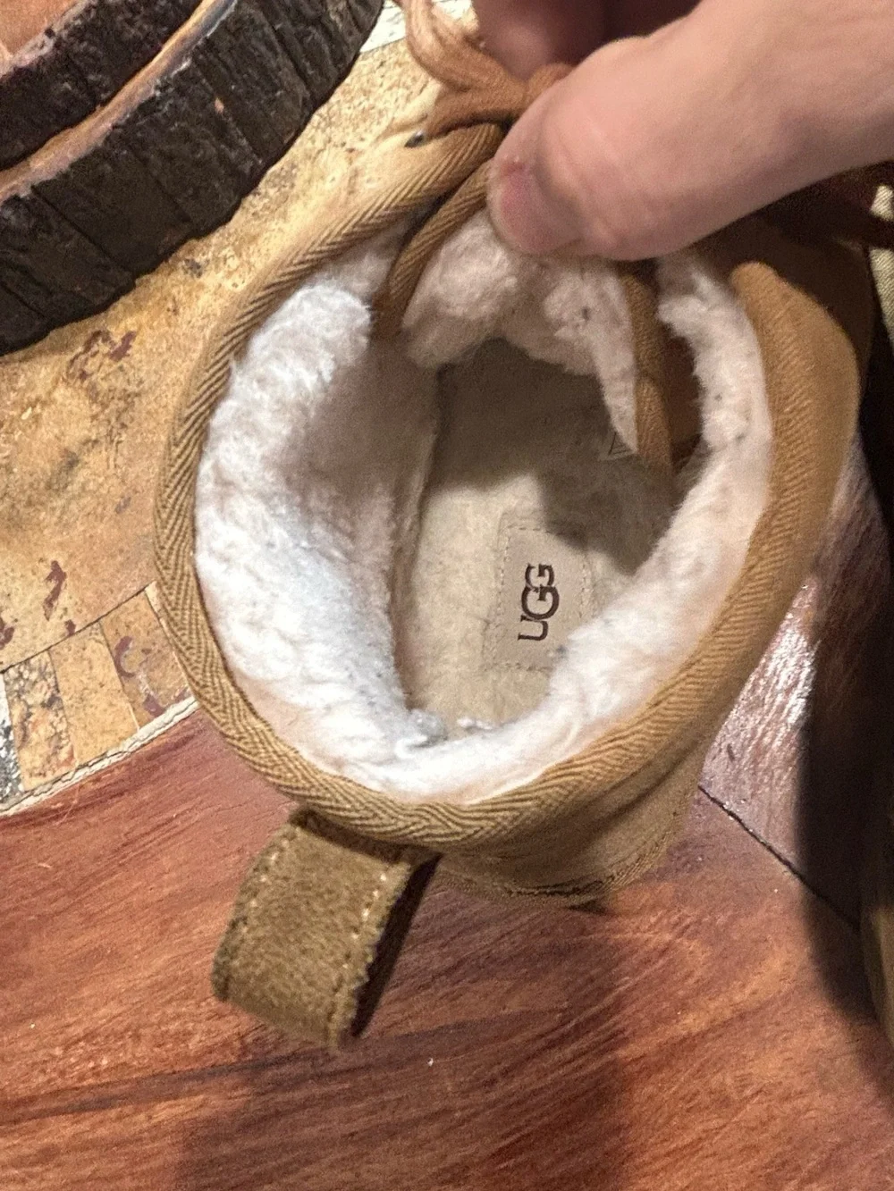 UGG Men’s Chestnut Suede Chukka Boots with Shearling Lining Size 13US